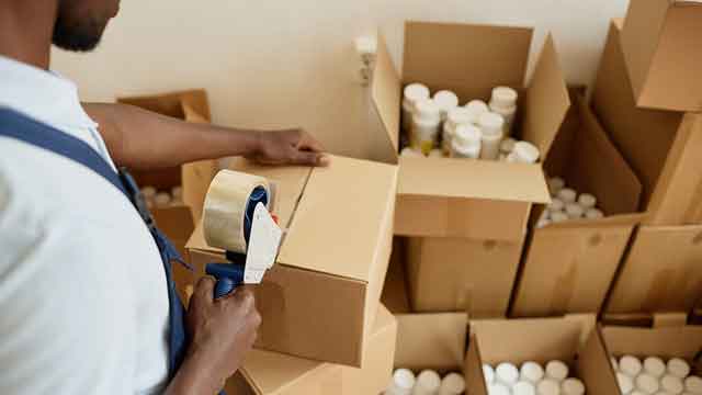 room temperature pharmaceutical shipping, Pharma storage, ambient temperature medical supply